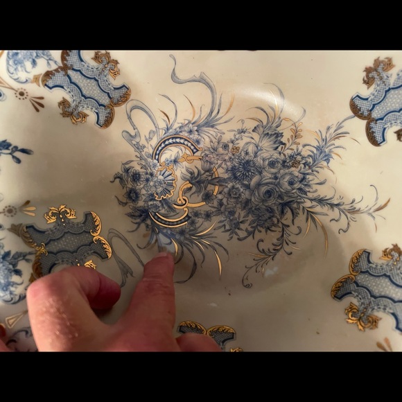 Decorative Bowl on Pedastal - Picture 6 of 9